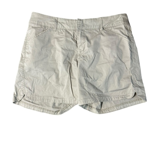 EE Just Below The Waist Khaki Shorts Beige Casual Spring Summer Size M Comfy - Picture 1 of 12